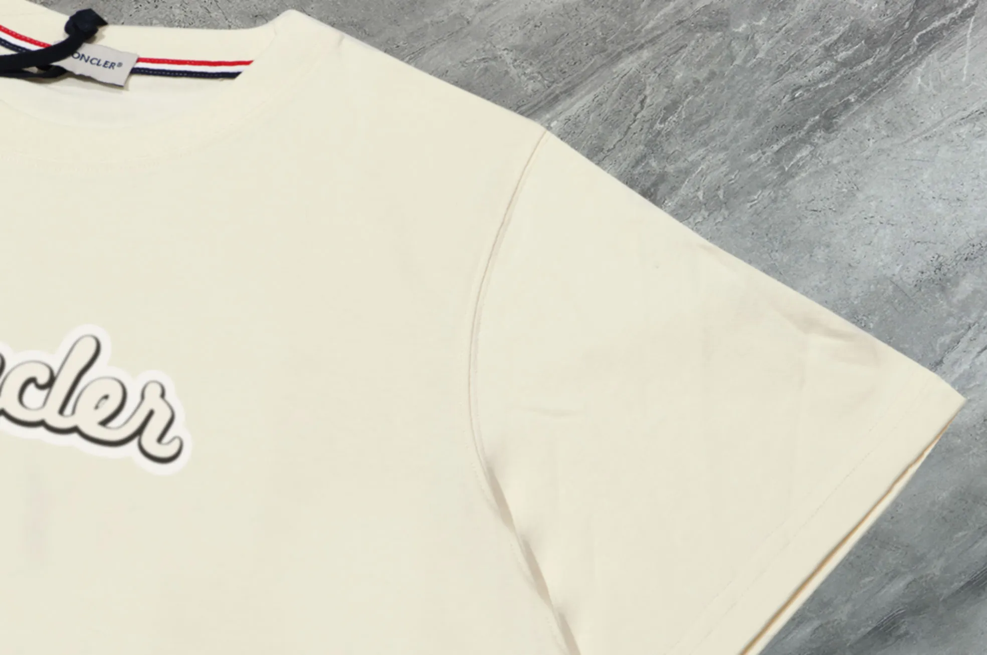 《Moncler~ 》2025New Arrival Quality T , Versatile Quality ！ ‼ 32 250G ‼ ， ， ， ， T 🤪 Sizes：S-M-L-XL-2XL ：Black，White， Same Style